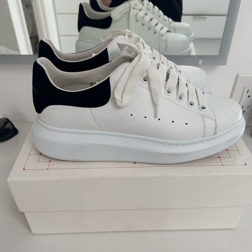 Alexander McQueen sz40 Wh/Blk Sneaker